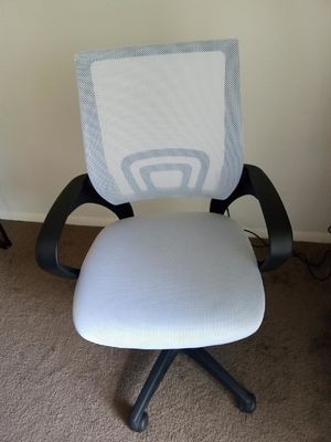 Silla ejecutiva de malla blanca ALINUNU con soporte lumbar y mecanismo mariposa