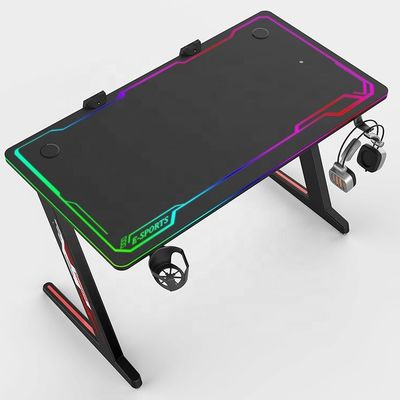 Mesa informática de muebles comerciales con sistema de iluminación RGB y diseño ajustable