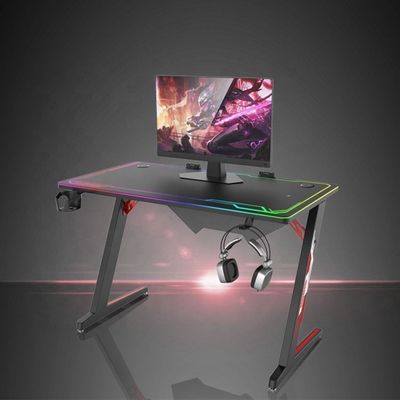Mesa informática de muebles comerciales con sistema de iluminación RGB y diseño ajustable
