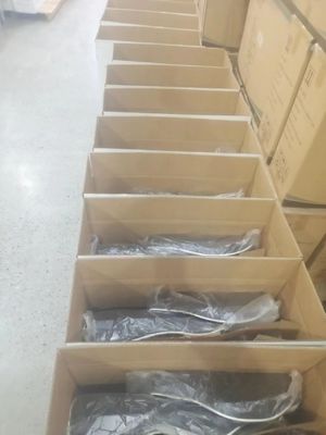 Silla de oficina de malla giratoria moderna con altura ajustable y reposabrazos de color personalizado