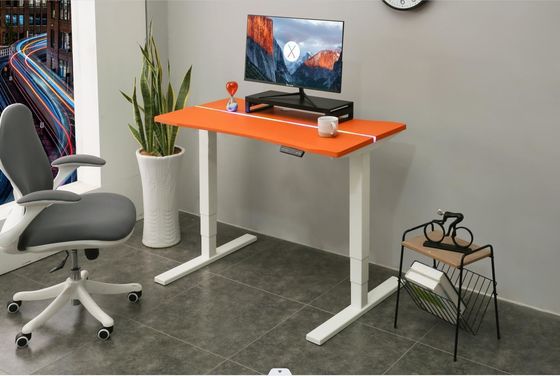 Escritorio ajustable en altura con material de superficie de tablero E1 PB y diseño ergonómico