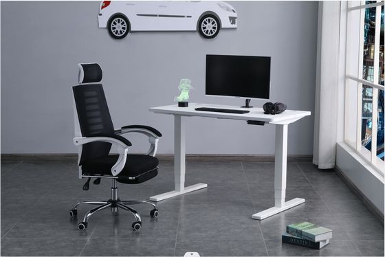 Escritorio ajustable en altura con material de superficie de tablero E1 PB y diseño ergonómico
