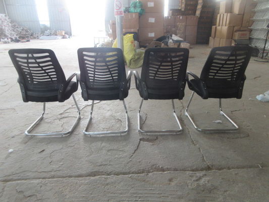 Silla ergonómica de estilo moderno de base plateada de malla Silla de oficina con altura ajustable