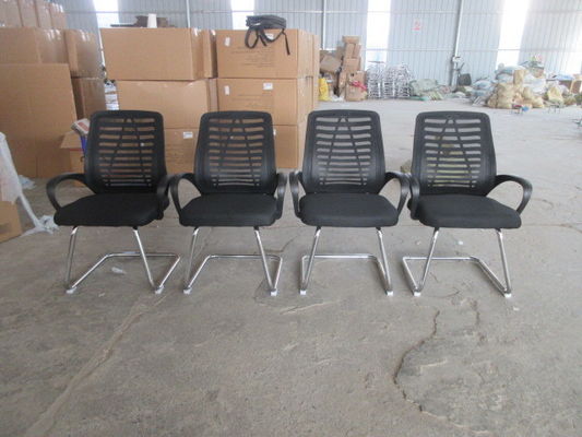 Silla ergonómica de estilo moderno de base plateada de malla Silla de oficina con altura ajustable