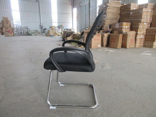 Silla ergonómica de estilo moderno de base plateada de malla Silla de oficina con altura ajustable