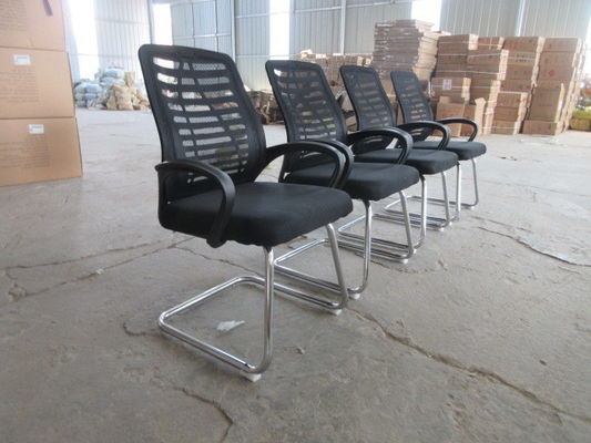 Silla ergonómica de estilo moderno de base plateada de malla Silla de oficina con altura ajustable