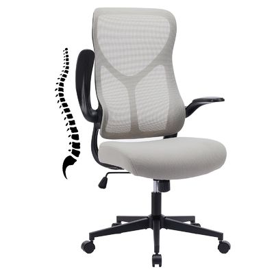 Silla de malla con respaldo alto con reposabrazos abatibles y apoyo lumbar incluido