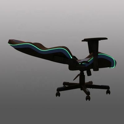 Mejore su configuración de juego con silla de estilo ejecutivo y reposapiés de cuero sintético