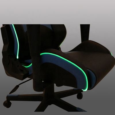 Mejore su configuración de juego con silla de estilo ejecutivo y reposapiés de cuero sintético