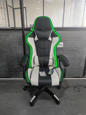 Silla de masaje de juego de cuero sintético con luces RGB y altavoces