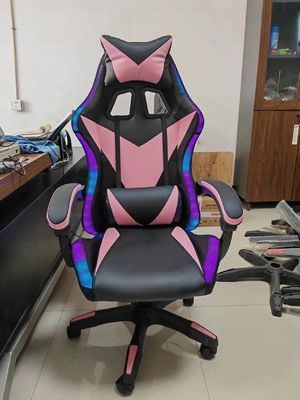 Silla de juegos RGB con luces y altavoces Silla de juegos de ordenador de masaje de cuero PU
